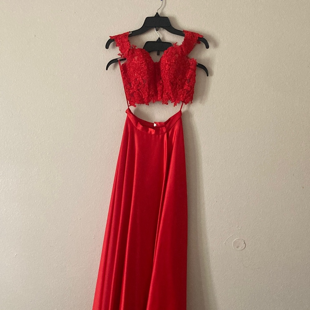 Elegant Red Lace Evening Gown